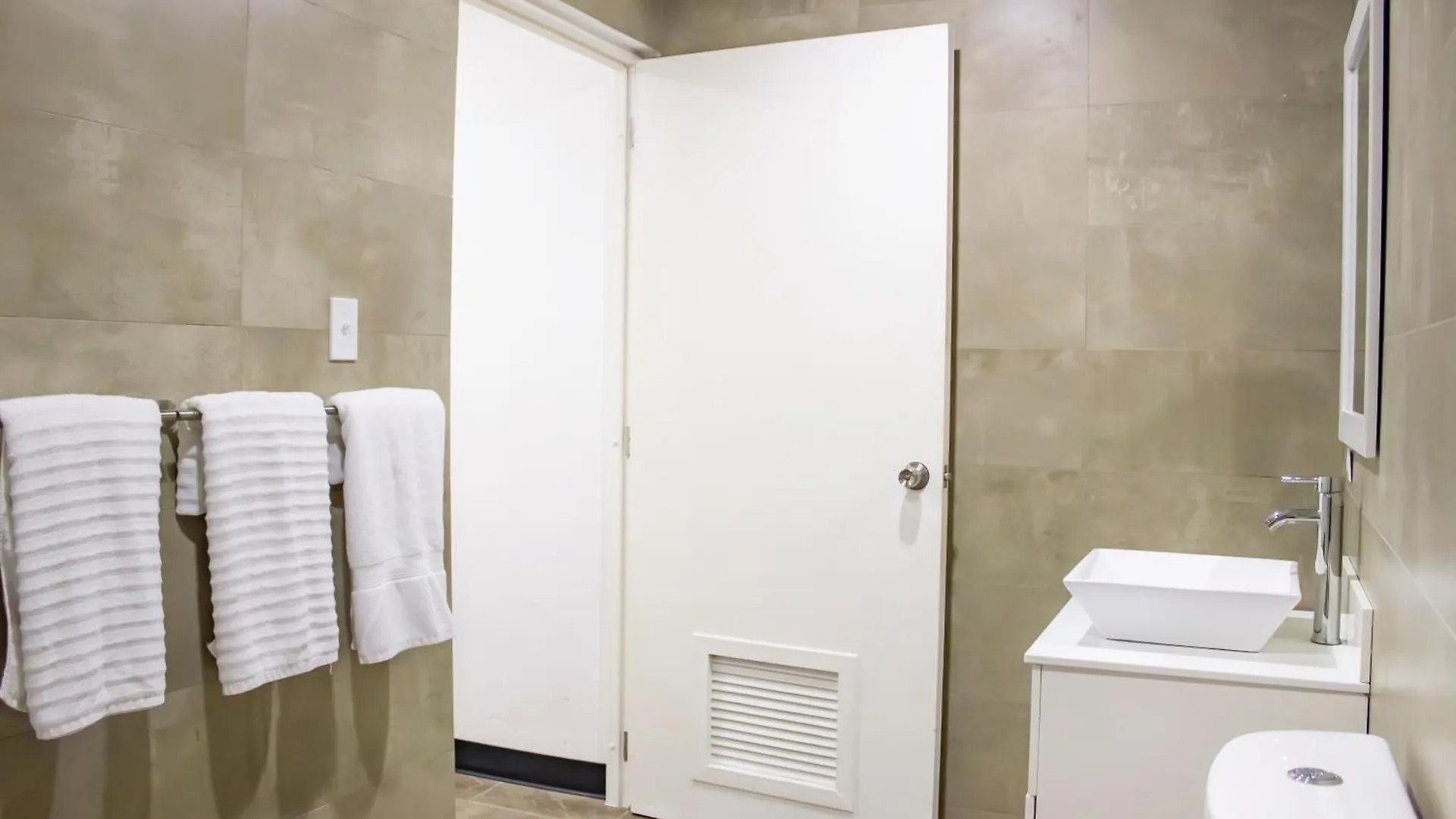 Apartment 3050 Place San Juan